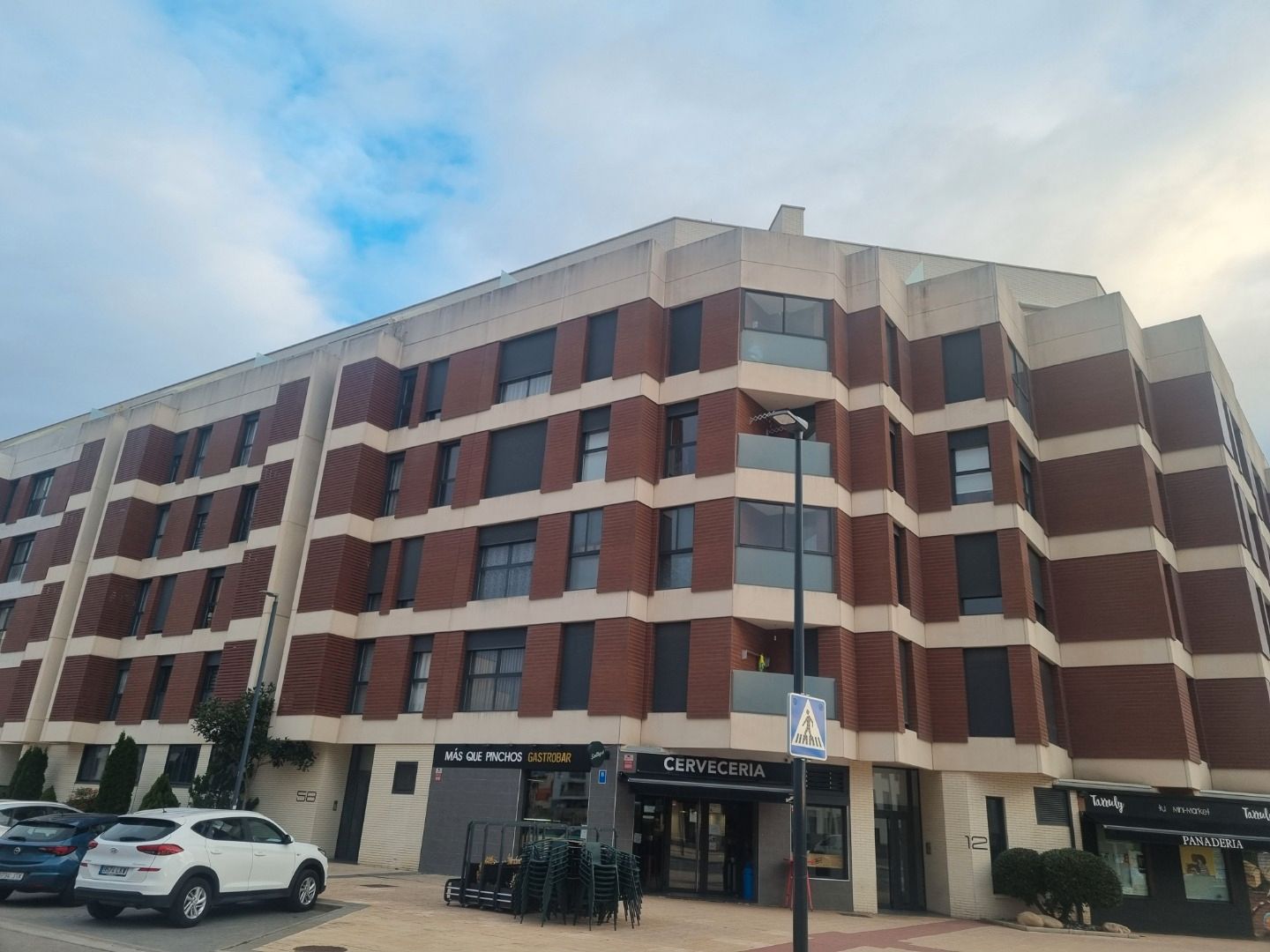 Vista exterior de Àtic en venda en Burgos Capital amb Calefacció, Terrassa i Traster