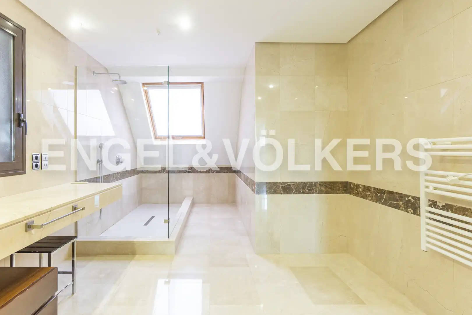 Badezimmer von Dachboden zur Miete in Las Rozas de Madrid mit Klimaanlage, Heizung und Privatgarten