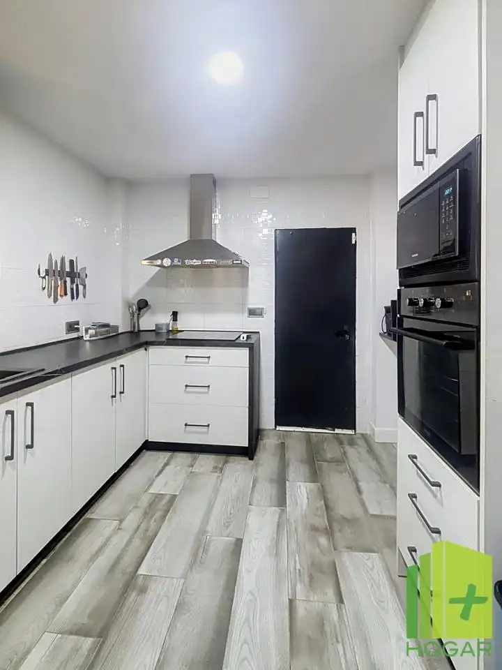 Cuina de Casa o xalet en venda en La Guardia de Jaén amb Aire condicionat, Jardí privat i Terrassa