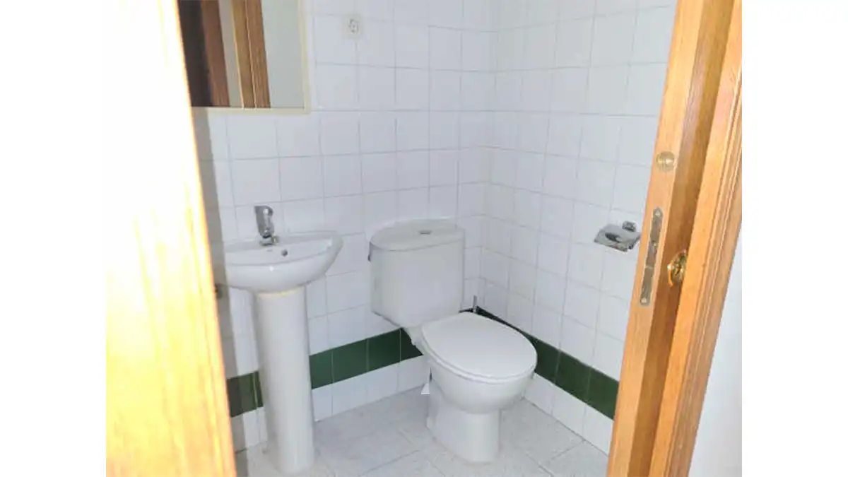 Badezimmer von Geschaftsraum zum Verkauf in Hernani