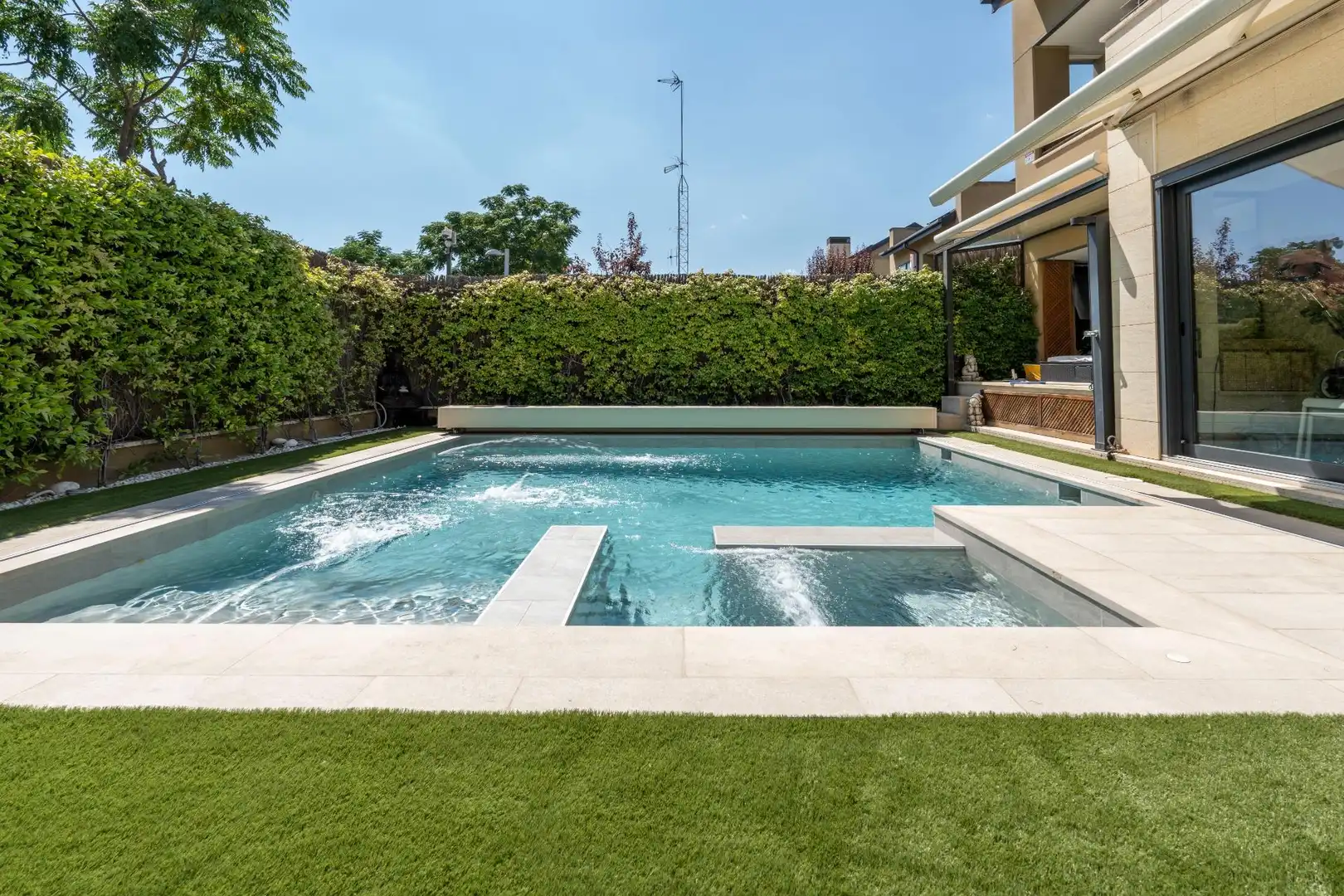 Detached house with terrace for sale in Calle PICO DE LA MIEL, imagen 3