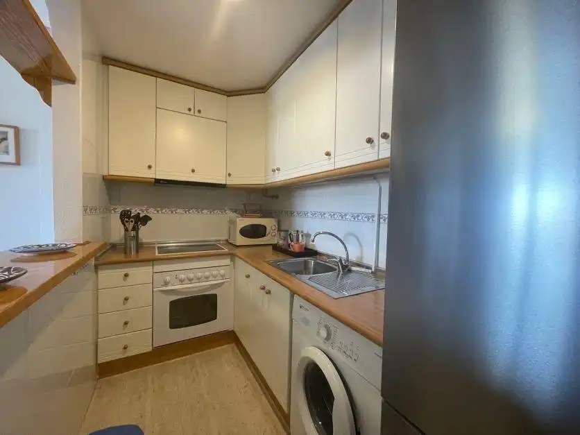 Cuina de Apartament en venda en Torrevieja amb Aire condicionat, Terrassa i Moblat