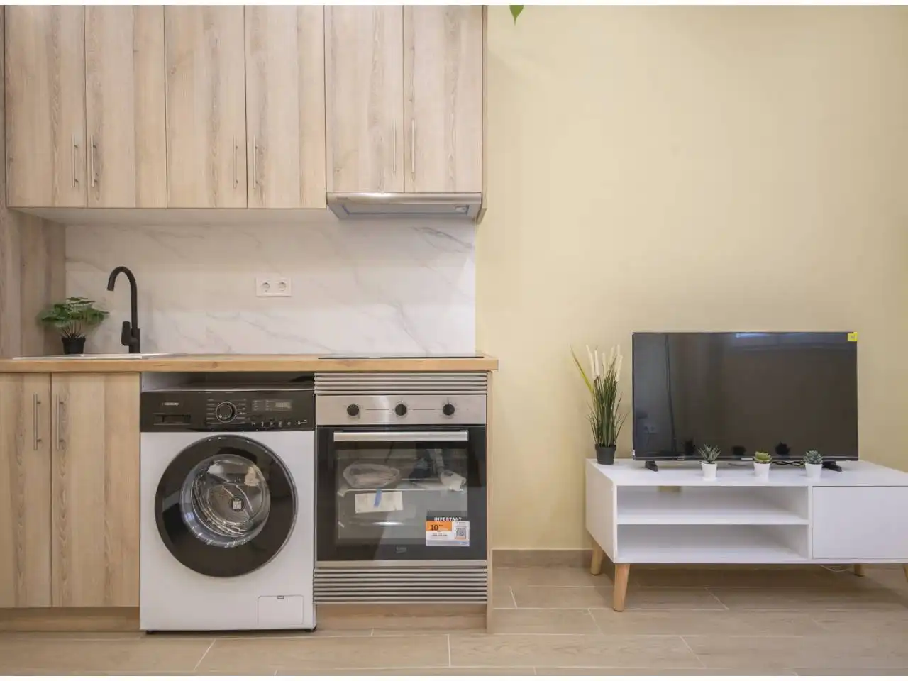 Cocina de Estudio de alquiler en Barcelona con Aire acondicionado, Amueblado y Alarma