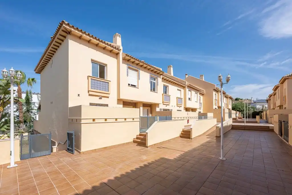 Terraced house with pool for sale in Calle Adarves de Calypso, imagen 29