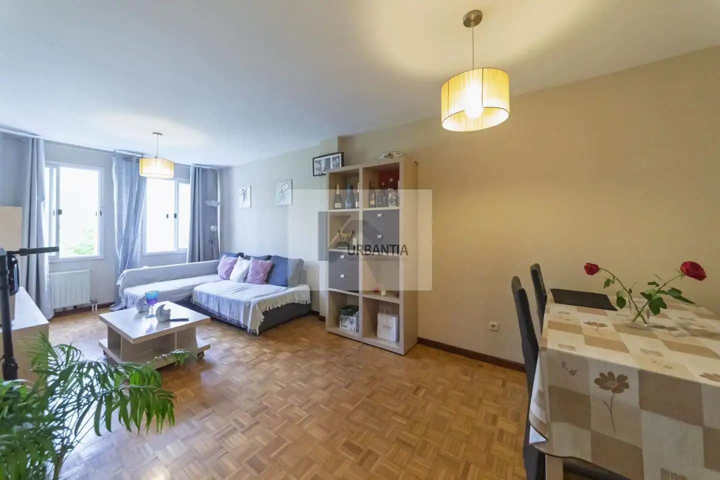 Sala de estar de Piso en venta en  Pamplona / Iruña con Calefacción, Parquet y Trastero