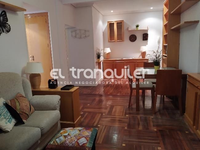 Sala d'estar de Pis de lloguer en  Madrid Capital amb Terrassa, Moblat i Rentadora