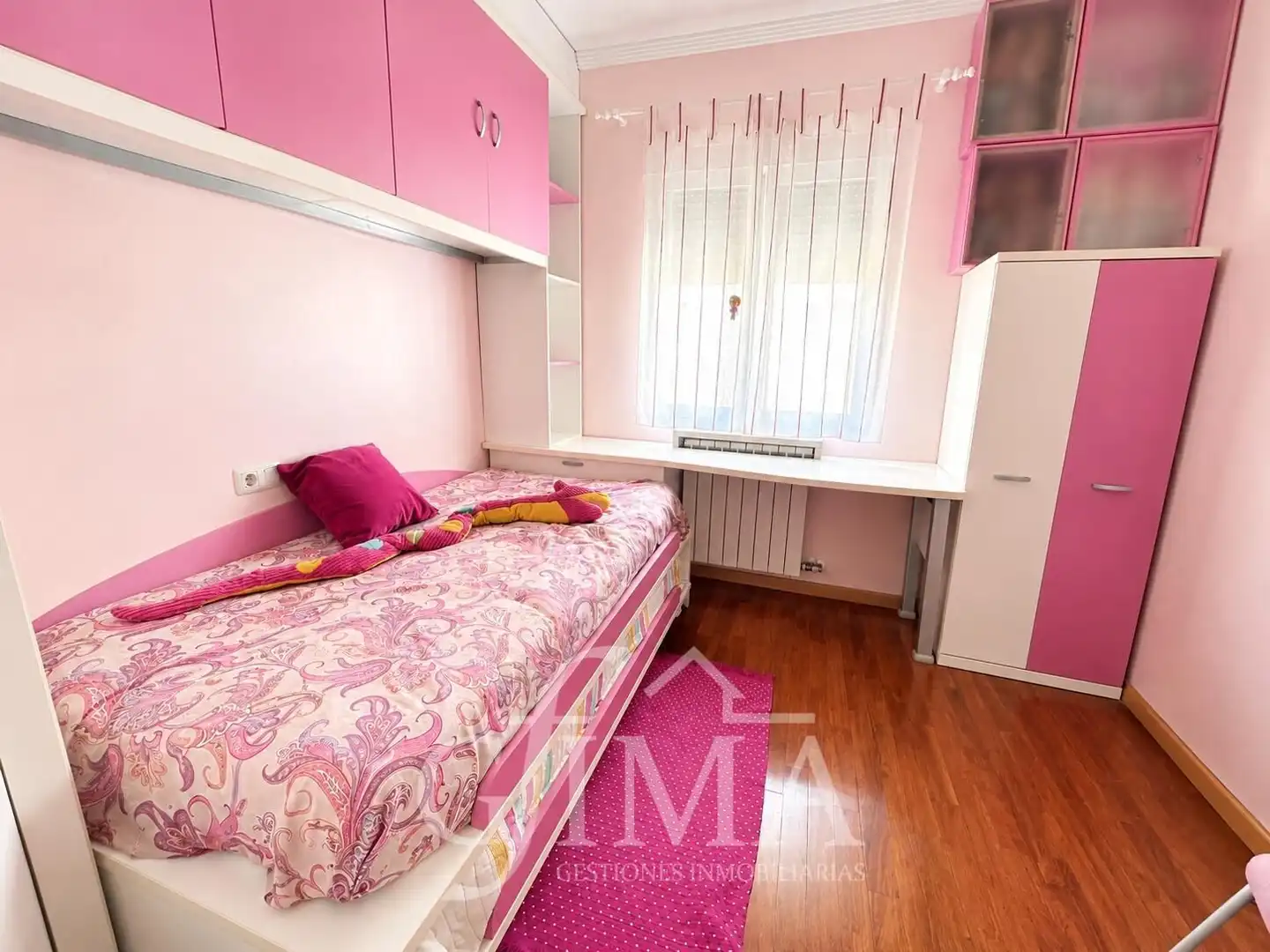 Habitación de Casa adosada en venta en Tomelloso con Calefacción, Trastero y Amueblado