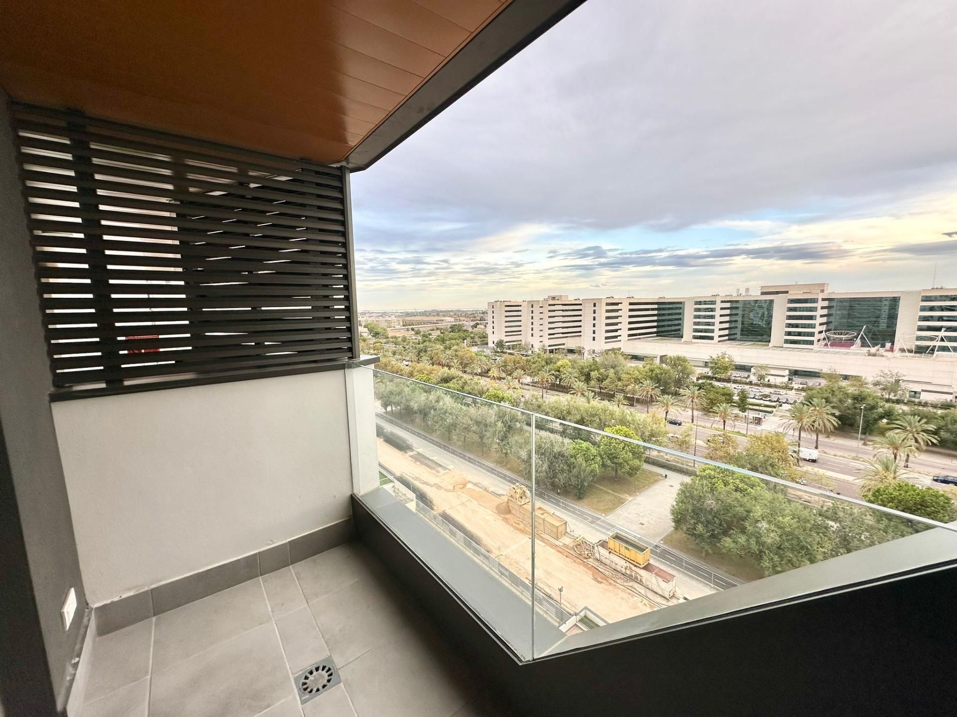 Apartment to rent in Avenida FERNANDO ABRIL MARTORELL, Malilla