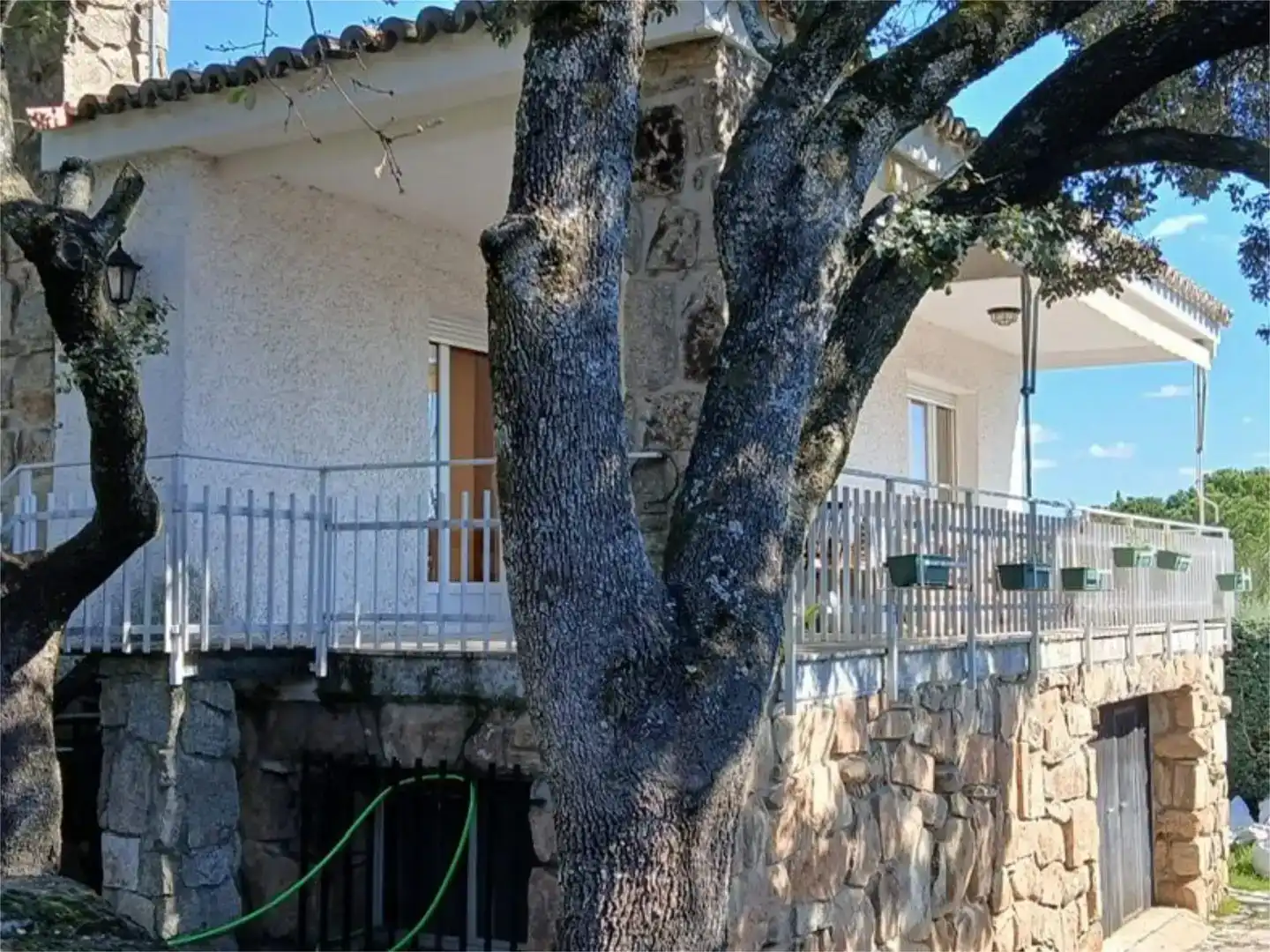 Vista exterior de Casa o xalet en venda en Valdemorillo amb Aire condicionat, Jardí privat i Traster