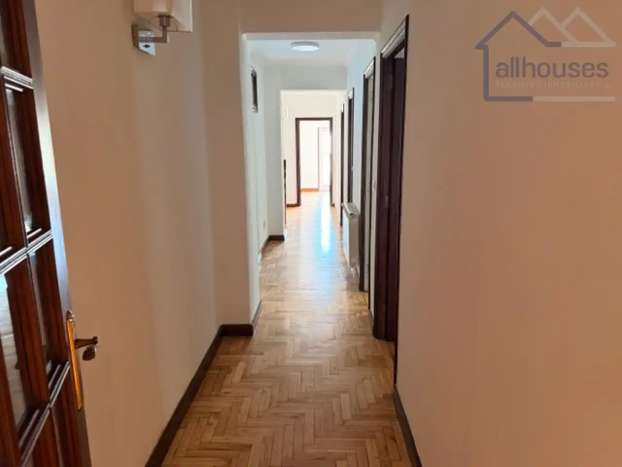 Piso en venta en Vigo  con Calefacción, Parquet y Terraza