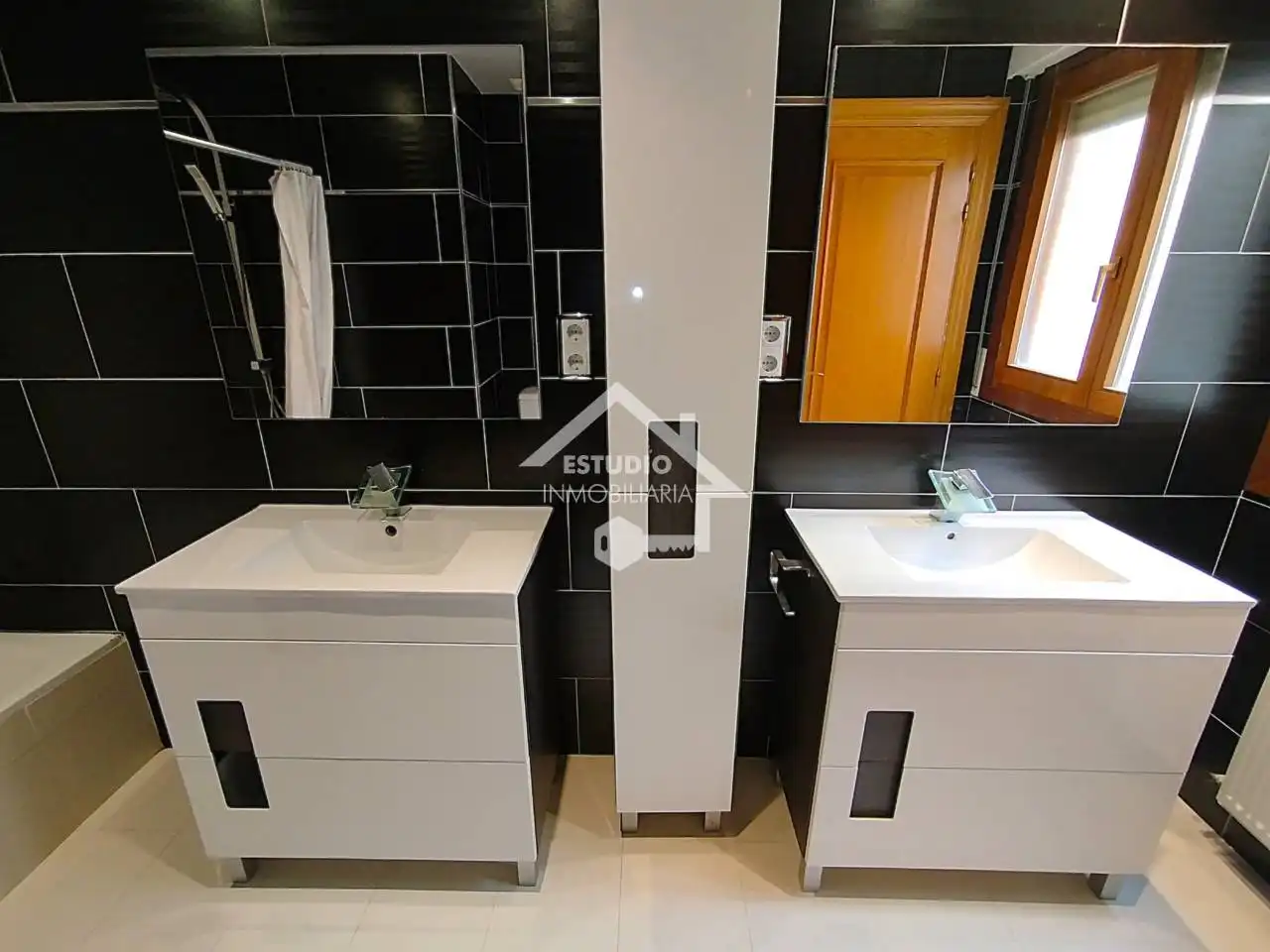 Baño de Dúplex en venta en Viana con Calefacción y Balcón