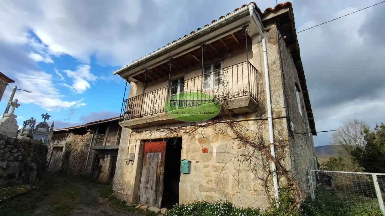 House with garden for sale in Maceda