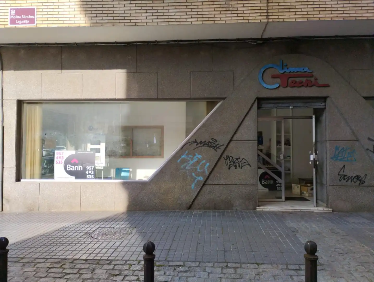 Vista exterior de Local en venda en Córdoba amb Aire condicionat