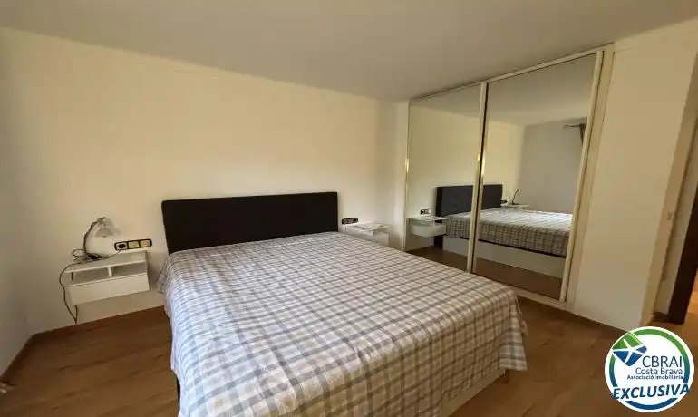 Dormitori de Apartament en venda en Roses amb Calefacció i Moblat