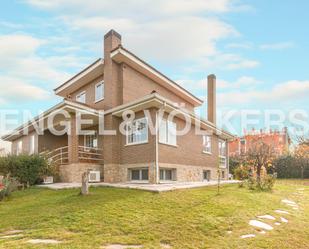 Vista exterior de Casa o xalet en venda en Villaviciosa de Odón amb Aire condicionat, Calefacció i Jardí privat