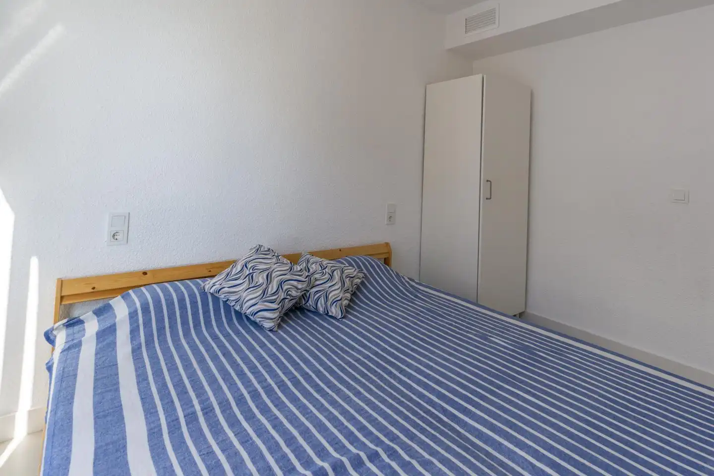 Schlafzimmer von Wohnung zum Verkauf in Santa Pola mit Klimaanlage und Terrasse