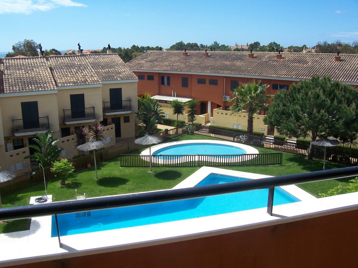 Piscina de Apartament de lloguer en Islantilla amb Terrassa