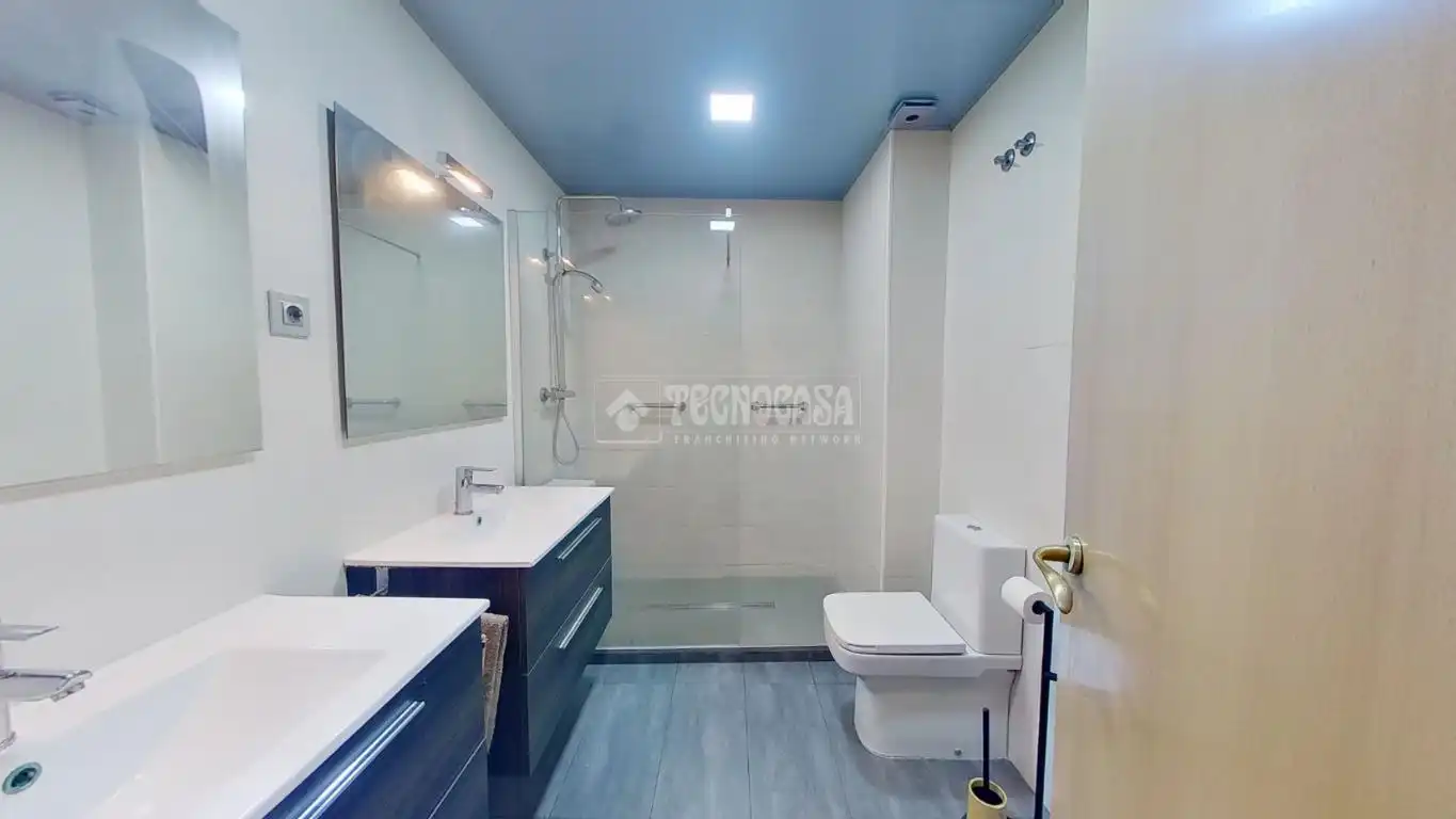 Baño de Piso en venta en Sabadell con Aire acondicionado