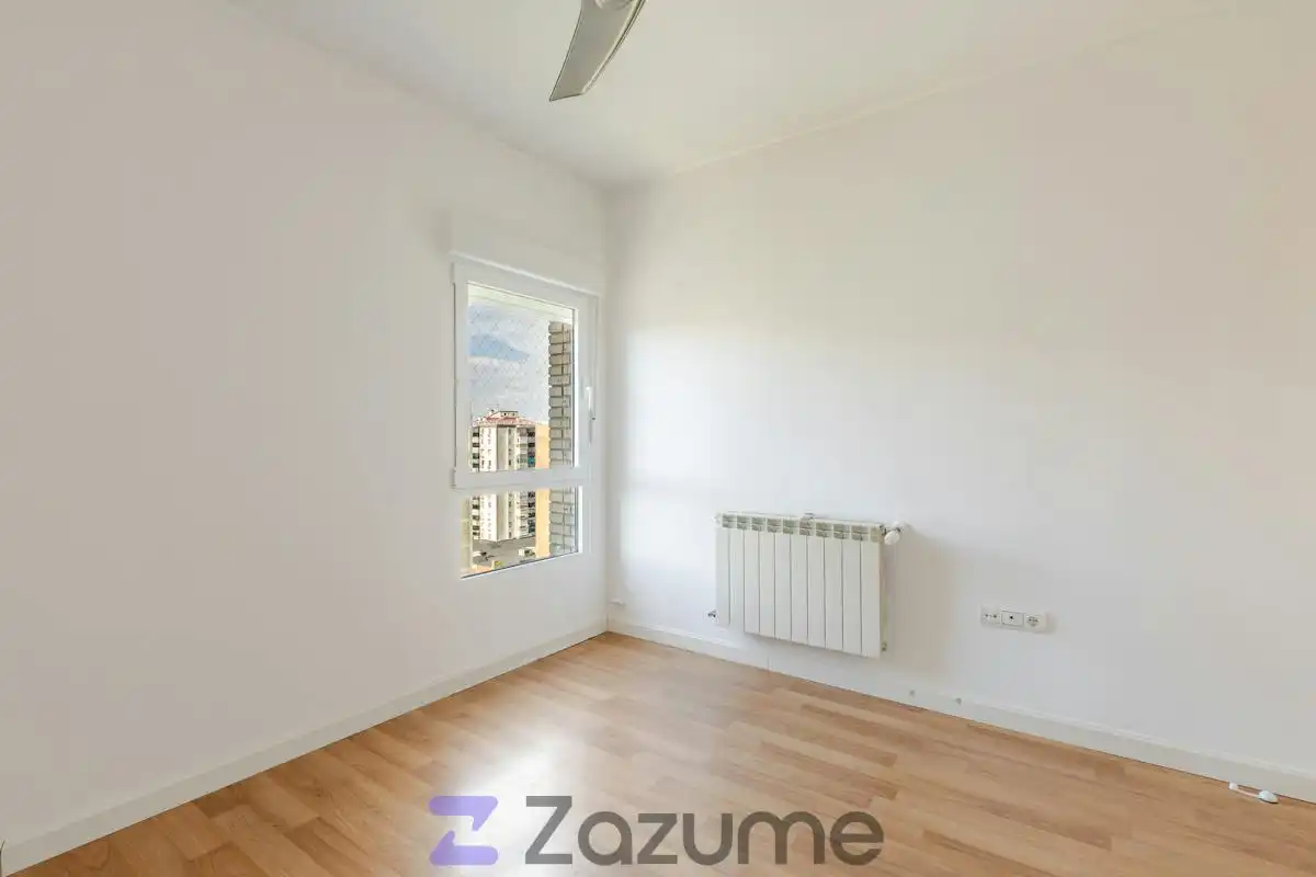 Schlafzimmer von Wohnung zur Miete in Madrid mit Klimaanlage, Heizung und Parkett