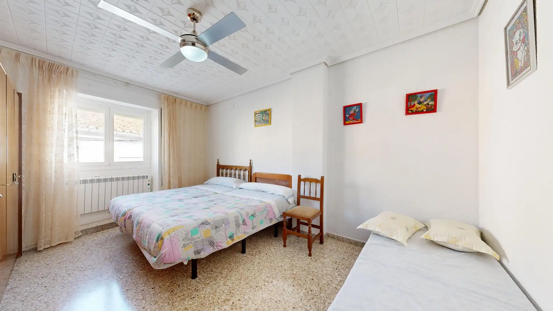 Dormitori de Casa o xalet en venda en Chiva amb Terrassa i Traster