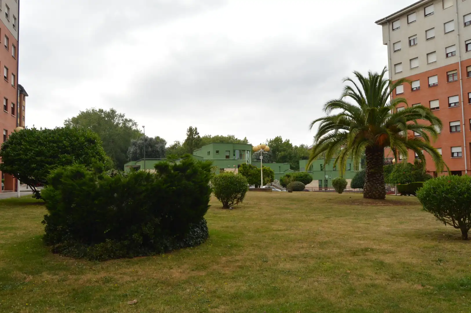 Jardín de Piso en venta en Avilés con Calefacción, Parquet y Trastero
