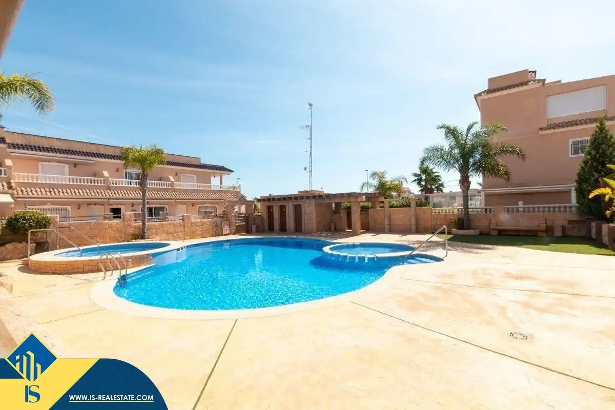 Piscina de Pis en venda en Orihuela amb Aire condicionat, Terrassa i Traster