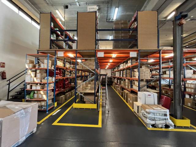 Nave industrial en Alquiler en Carrer de Rafael Barradas en Granvia LH