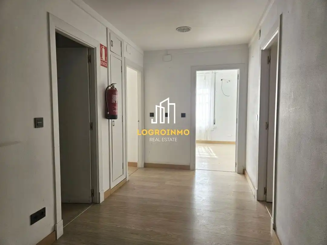Flat for sale in  Logroño  with Air Conditioner, Heating and Storage room