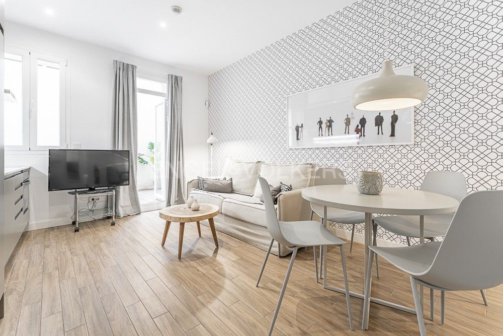 Sala d'estar de Apartament de lloguer en  Madrid Capital amb Aire condicionat, Calefacció i Moblat
