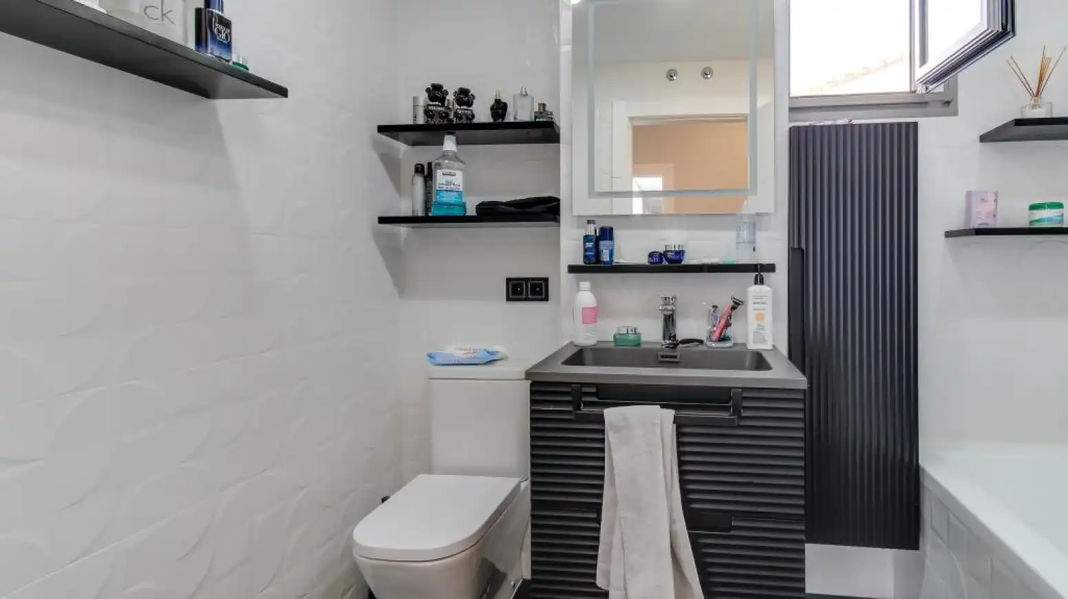 Badezimmer von Haus oder Chalet zum Verkauf in Villamayor mit Klimaanlage, Heizung und Privatgarten