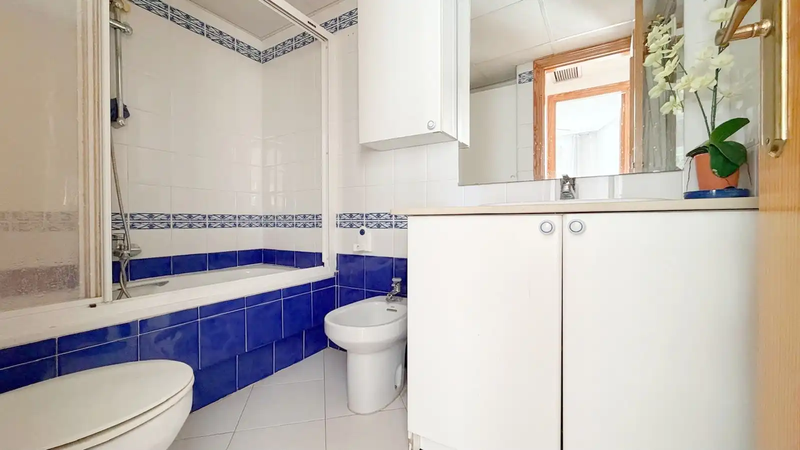 Baño de Piso en venta en Los Alcázares con Piscina, Amueblado y Horno