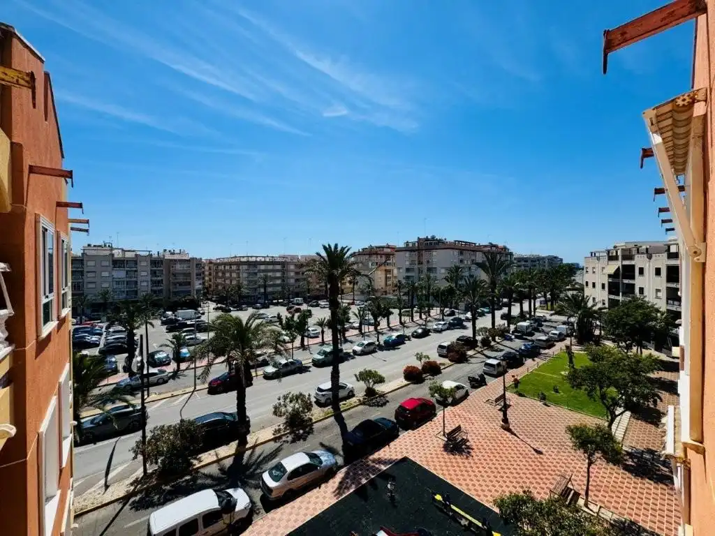 Vista exterior de Apartament en venda en Guardamar del Segura amb Aire condicionat, Moblat i Balcó