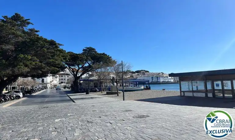 Vista exterior de Pis en venda en Cadaqués amb Moblat, Forn i Microones