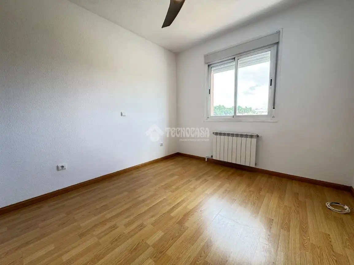 Bedroom of Flat for sale in Ontígola  with Air Conditioner and Heating