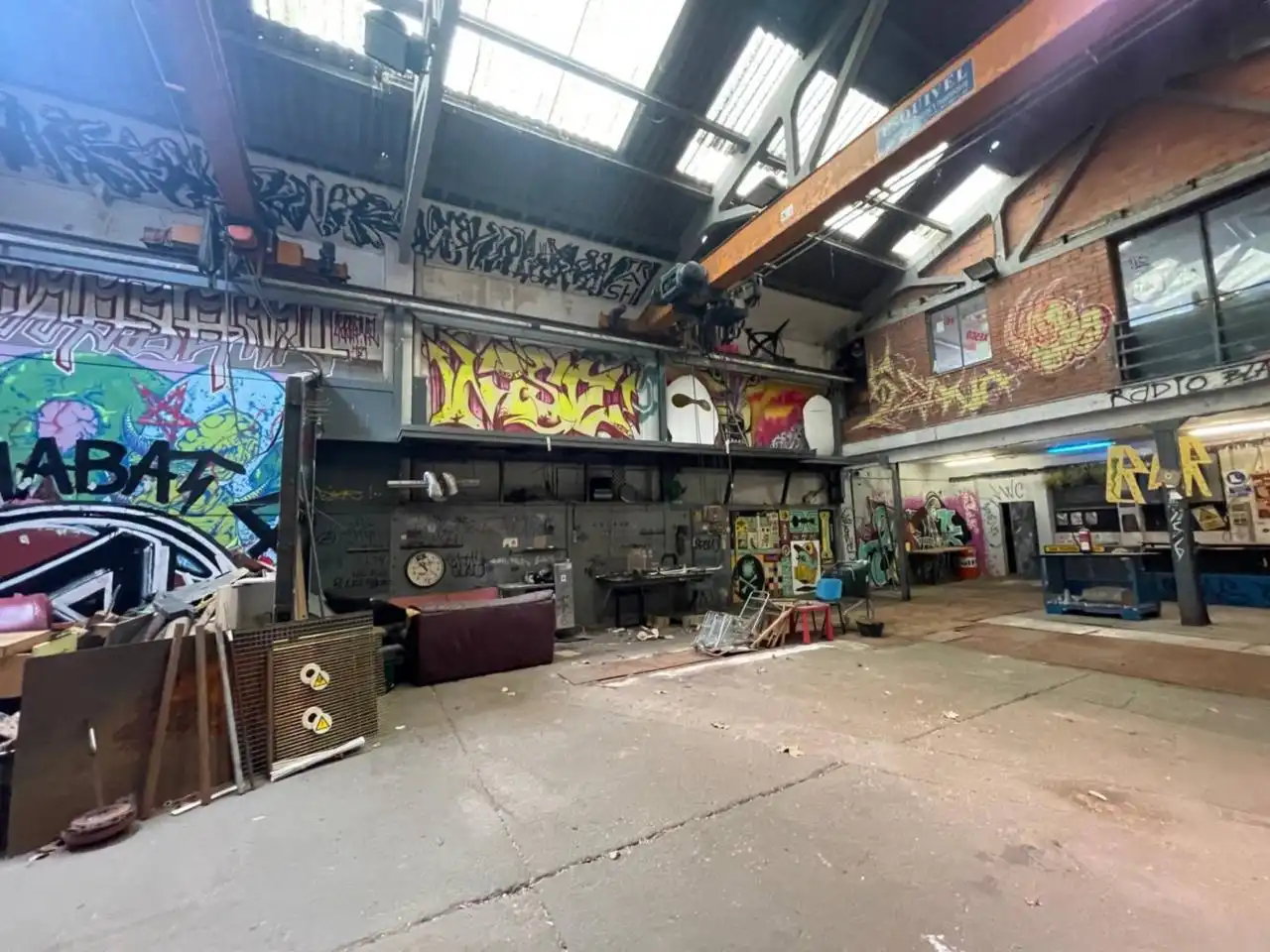Außenansicht von Fabrikhallen zum Verkauf in Barcelona
