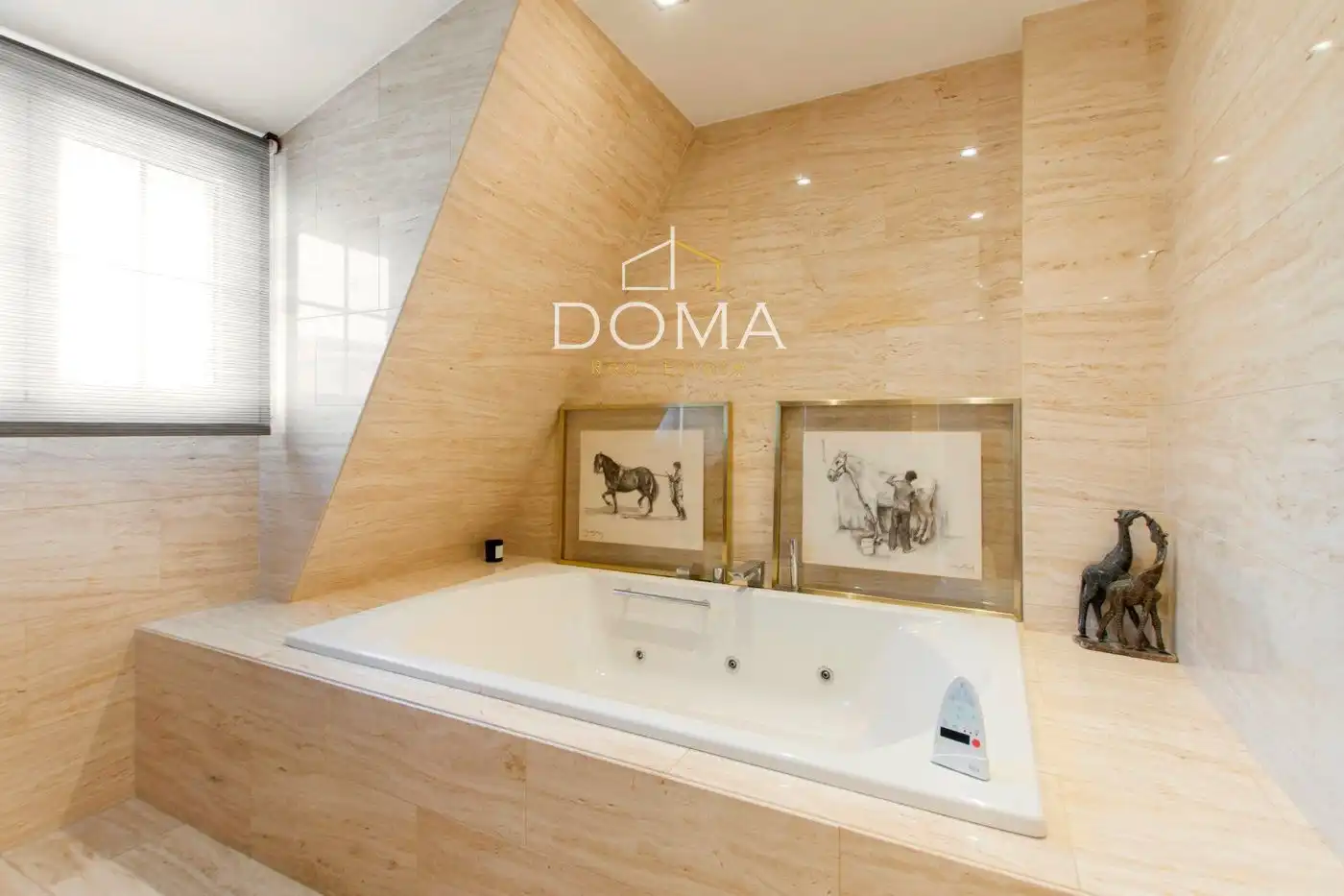 Baño de Casa adosada en venta en Esplugues de Llobregat con Aire acondicionado, Calefacción y Terraza