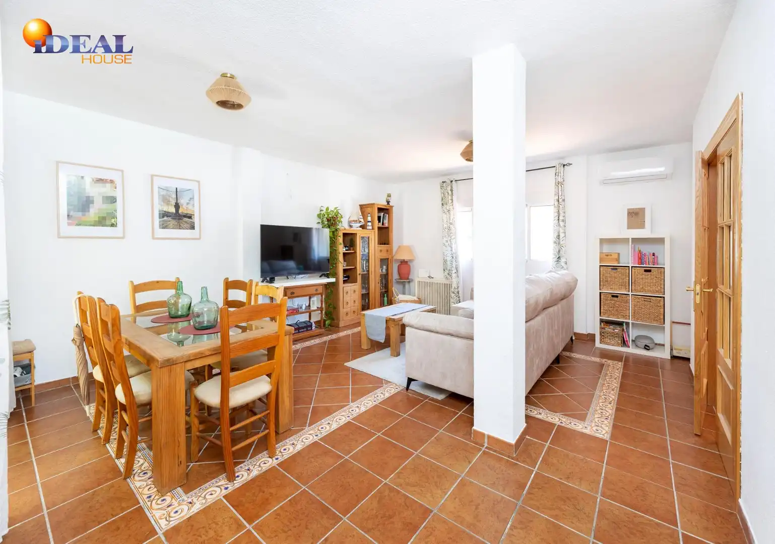 Living room of Detached homes for sale in La Zubia  with Air Conditioner, Heating and Private garden