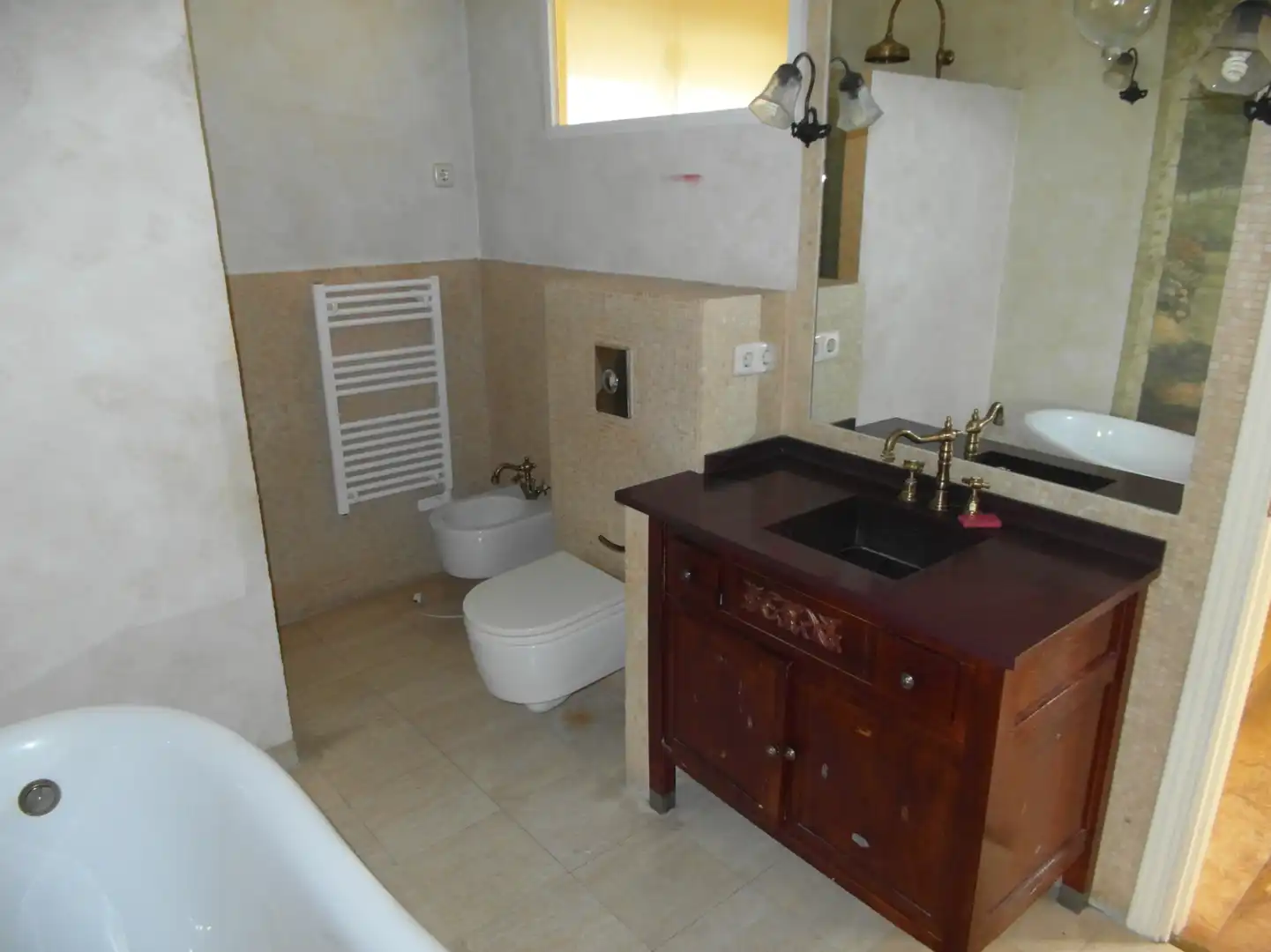 Baño de Casa adosada en venta en Madrid con Aire acondicionado, Calefacción y Jardín privado