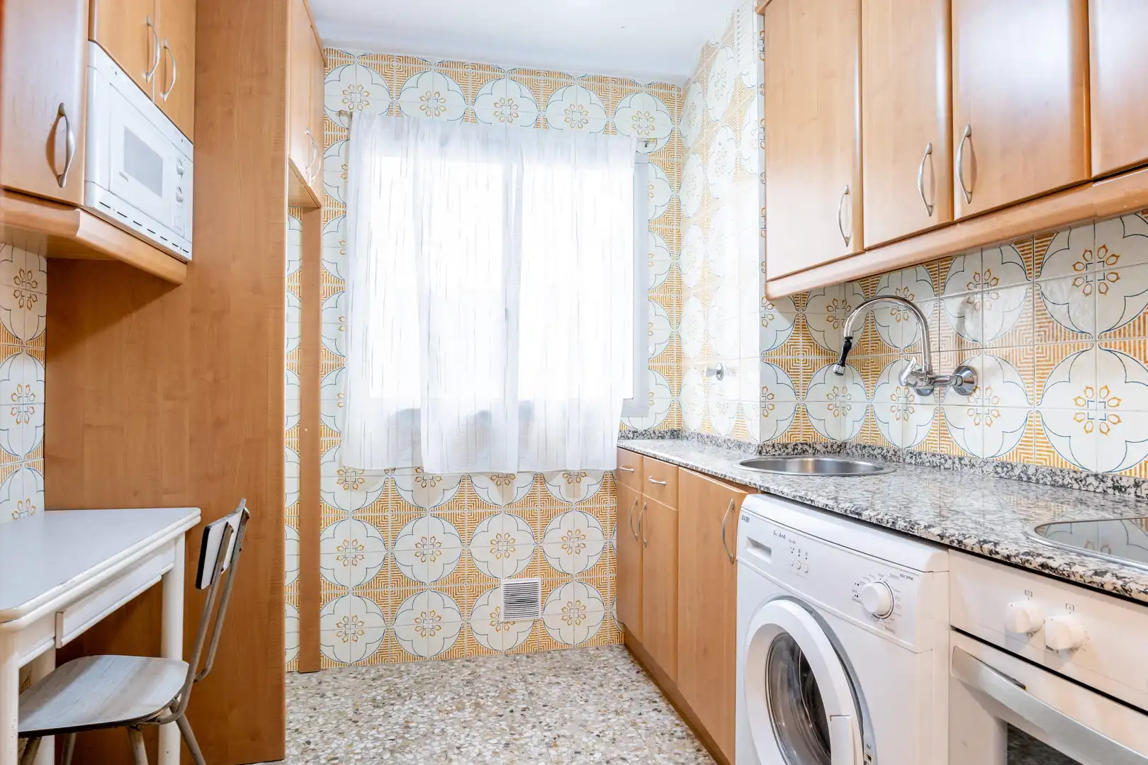Kitchen of Flat for sale in Zaragoza  with Heating, Terrace and Balcony