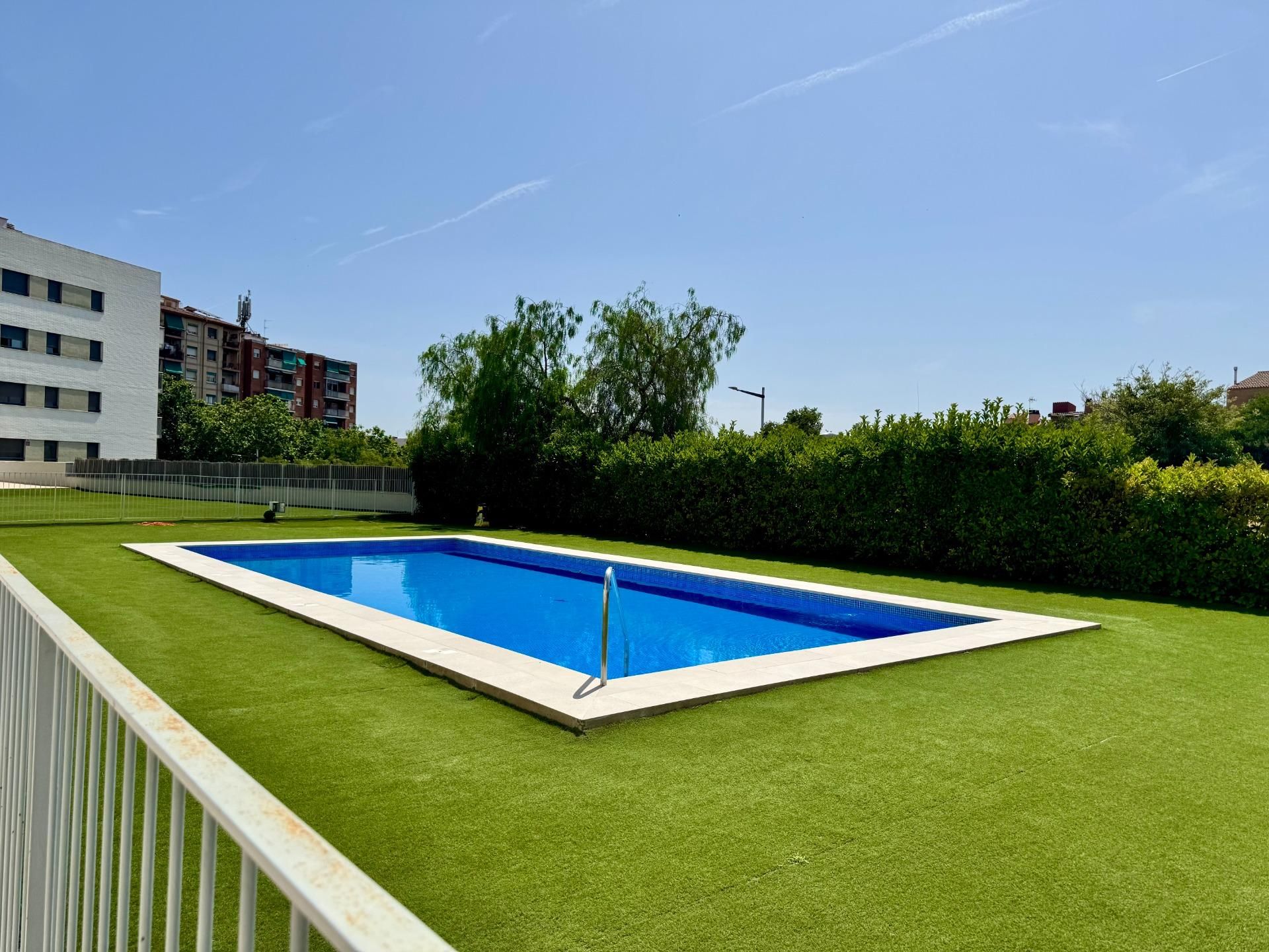 Swimming pool of Flat for sale in Sabadell  with Air Conditioner, Heating and Private garden