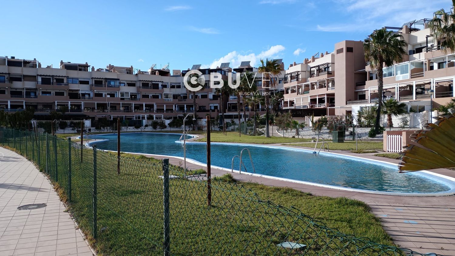 Piscina de Casa adosada en venda en  Almería Capital amb Aire condicionat, Calefacció i Terrassa