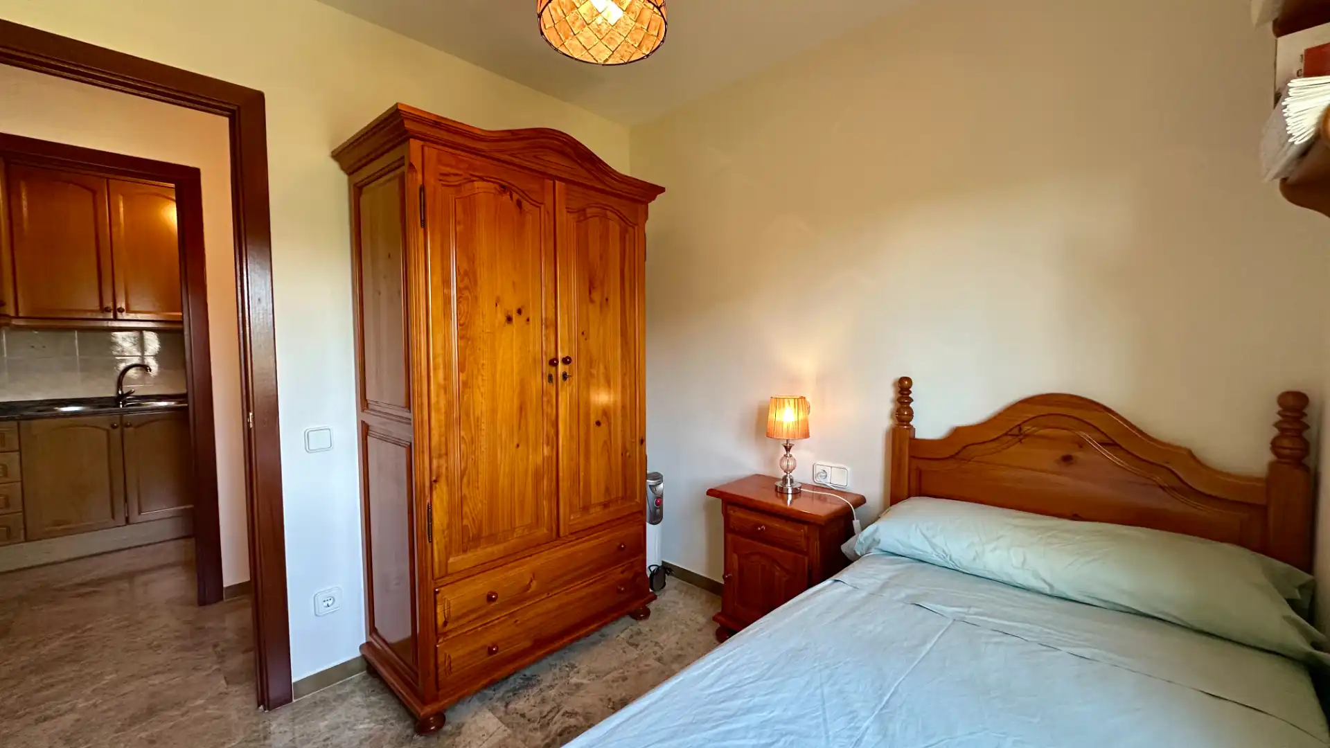 Schlafzimmer von Dachboden zum Verkauf in Salou mit Klimaanlage, Möbliert und Balkon