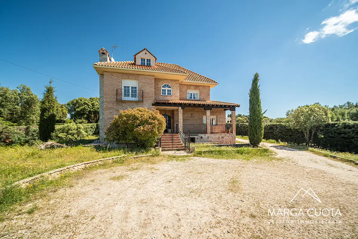 Exterior view of Houses for sale in Valdemorillo  with Heating, Private garden and Parquet flooring