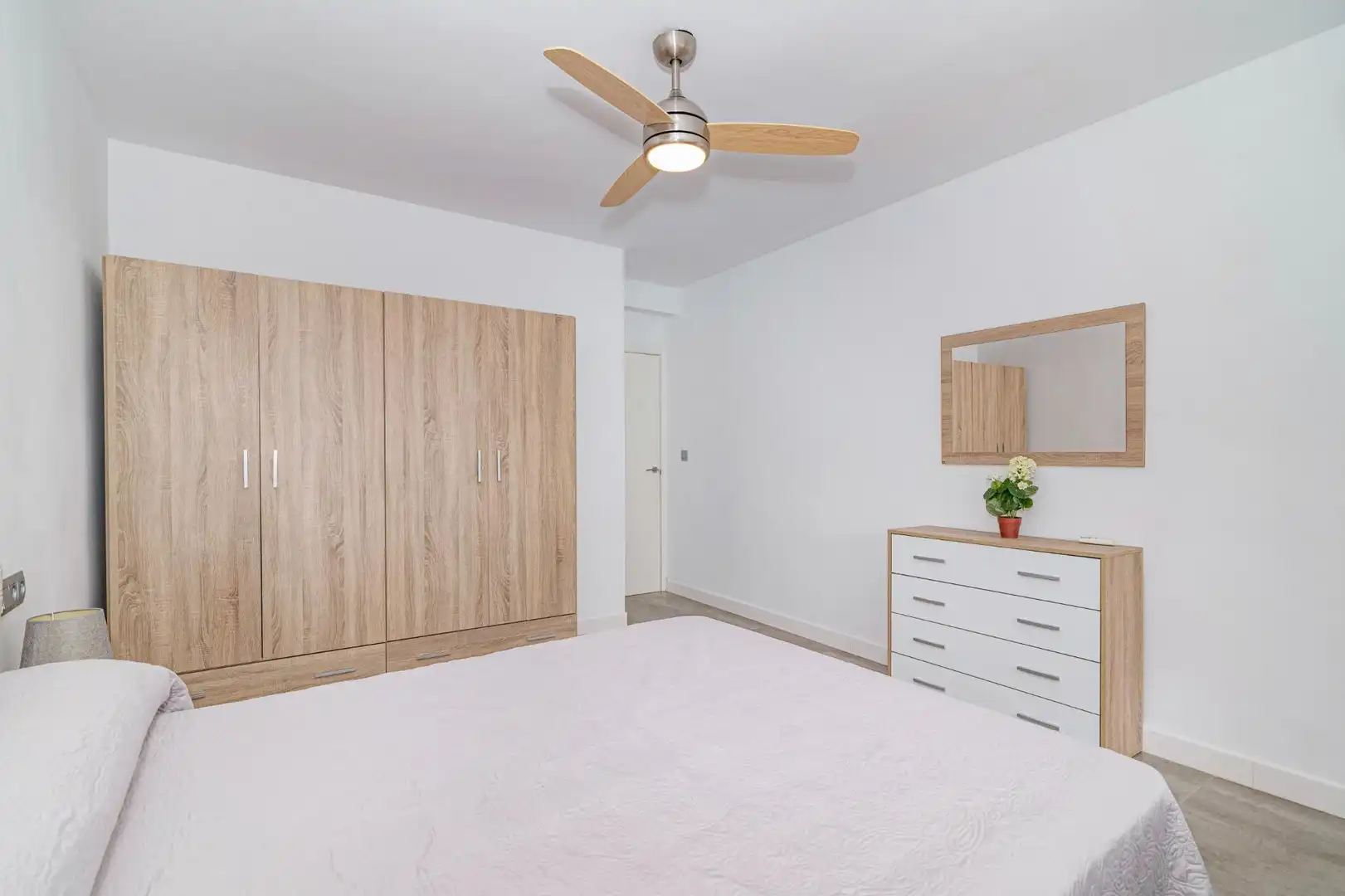 Bedroom of Flat for sale in Granada  with Air Conditioner, Heating and Terrace