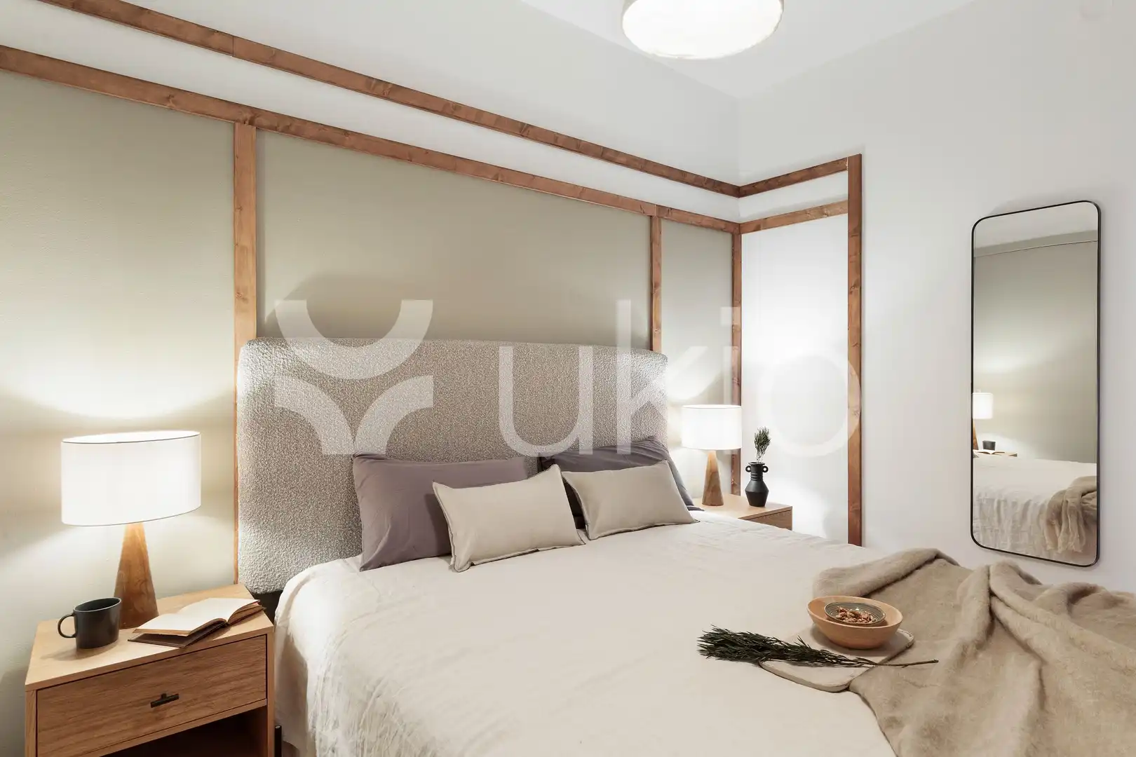 Dormitori de Apartament de lloguer en Barcelona amb Aire condicionat, Terrassa i Moblat
