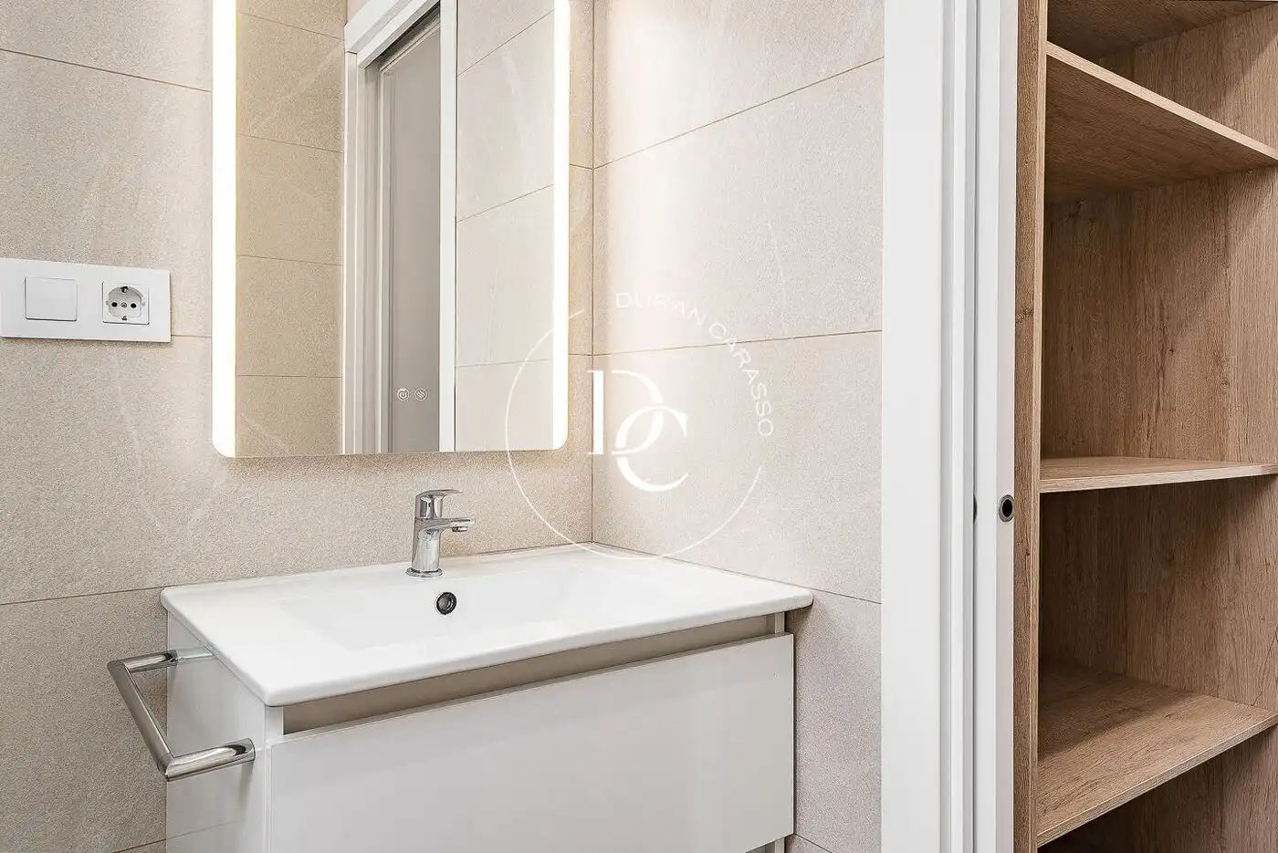 Bathroom of Flat for sale in Barcelona  with Air Conditioner, Heating and Terrace