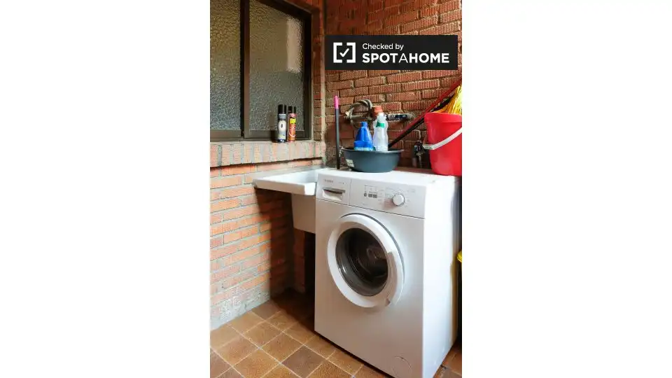 Terrassa de Apartament per a compartir en Granada amb Aire condicionat, Terrassa i Moblat