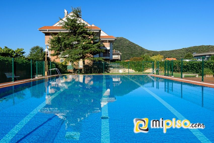 Piscina de Pis en venda en Santoña amb Calefacció i Piscina