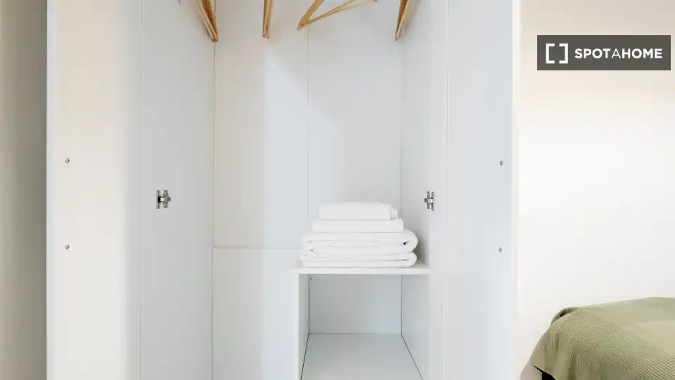Dormitori de Apartament per a compartir en Barcelona amb Aire condicionat, Calefacció i Terrassa