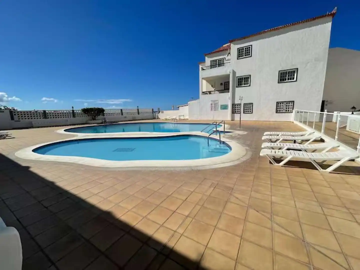 Piscina de Apartament per a compartir en Guía de Isora amb Aire condicionat, Terrassa i Moblat